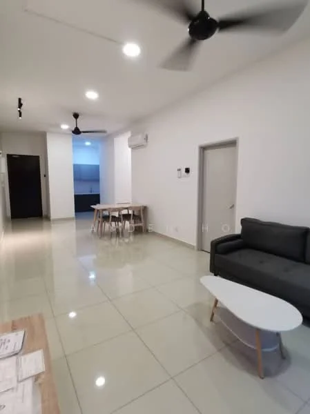 Living features: grey fabric sofa, white coffee table with wooden legs, 6-seater dining table with wooden legs, white walls, glossy tile flooring, ceiling fan, wall-mounted split AC, recessed downlights, open layout, doorway leading to kitchen, doorway leading to hallway; style: modern.
