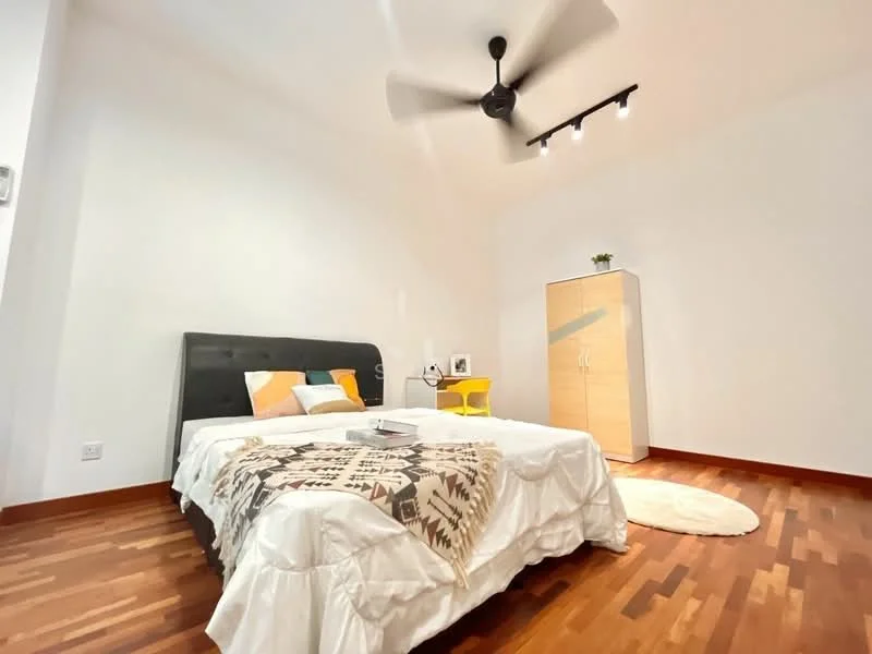 Bedroom features: king-size bed with white bedding, black upholstered headboard, wooden flooring, 5-blade ceiling fan, recessed LED downlights, decorative wall art, built-in wardrobe with light wood finish, yellow side table, round area rug, white walls; style: modern.