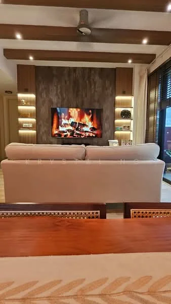 Living features: 3-seater fabric sofa in light beige, wall-mounted TV, electric fireplace with logs, wood panel accent wall, recessed lighting, decorative shelving with lights, ceiling fan with light, large windows with blinds, wooden flooring, decorative wall art, coffee table with intricate design; style: modern.