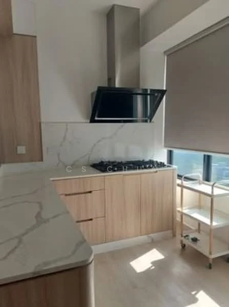 Kitchen features: marble countertop, wood cabinetry, built-in oven, 4-burner gas hob, stainless-steel range hood, window with city view, light-colored flooring, roller blinds; style: modern; view: city.