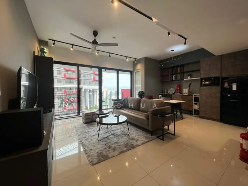 Living features: 3-seater fabric sofa in beige, coffee table, area rug with geometric pattern, wall-mounted TV, TV console, floor-to-ceiling windows, sliding glass door, ceiling fan with light, recessed downlights, decorative mirror, open shelving, dining table for 4, kitchen island, stainless-steel fridge, built-in oven; style: modern; view: city.