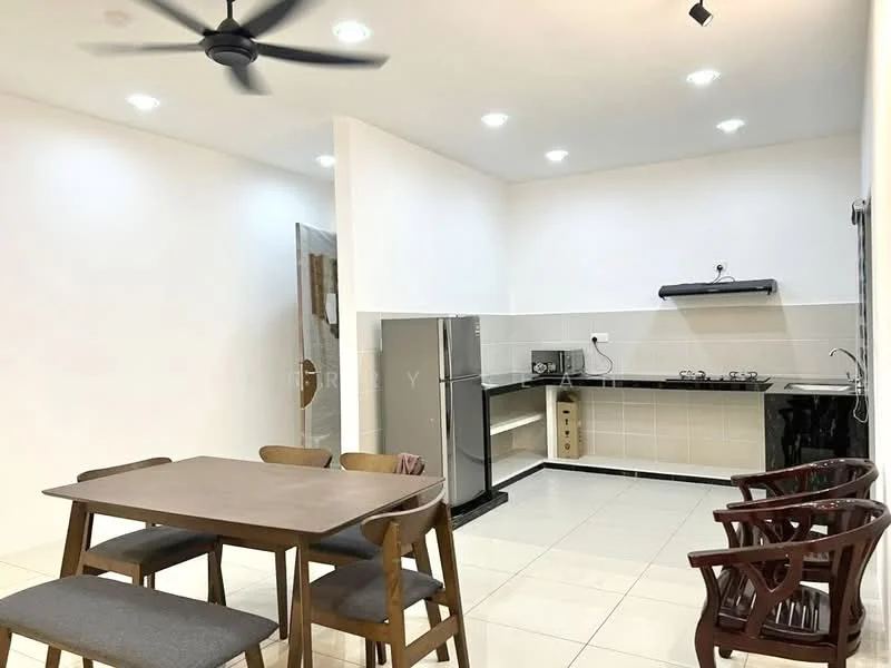 Kitchen features: white painted walls, tile flooring, ceiling with recessed downlights, 5-blade ceiling fan, black countertop, stainless-steel fridge, built-in gas hob, exhaust hood, microwave, open shelving, wooden dining table, 4 wooden dining chairs, 2 wooden armchairs; style: modern.