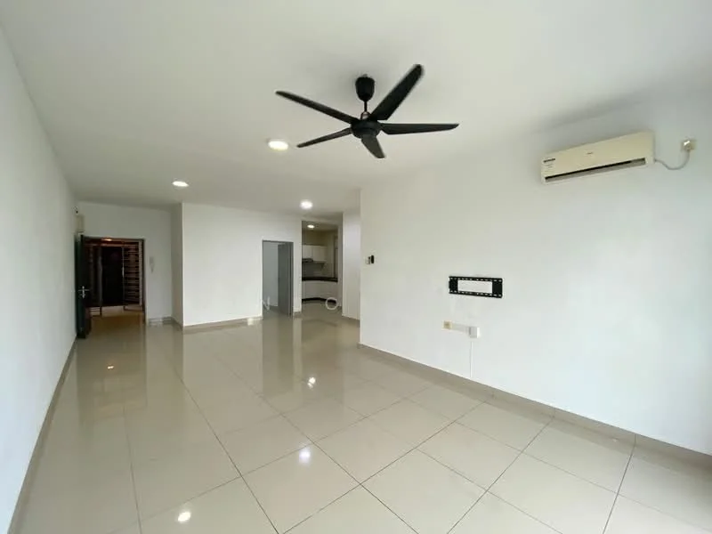 Living features: white painted walls, glossy ceramic tile flooring, 5-blade ceiling fan with light, 1 wall-mounted split AC, recessed downlights, open layout, large windows, neutral color scheme; style: modern.