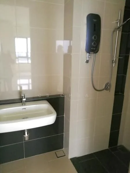 Bathroom features: white wall tiles, dark grey floor tiles, single-bowl sink, chrome faucet, shower with handheld showerhead, wall-mounted shower panel, glass shower enclosure, built-in drainage, modern design; style: modern.