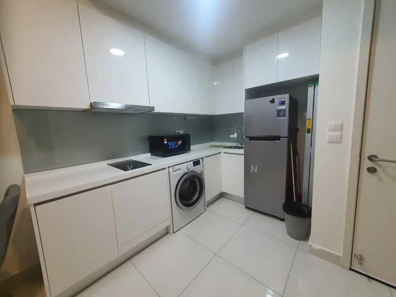 Kitchen features: white flat-panel cabinets, grey backsplash, white countertop, stainless-steel fridge, built-in oven, front-load washing machine, single-bowl stainless-steel sink, chrome pull-down faucet, ceramic tile flooring, recessed downlights; style: modern.