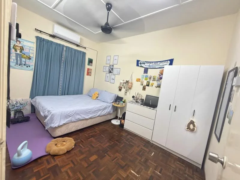 Bedroom features: queen-size bed with white bedding, light blue curtains, 1 wall-mounted split AC, 5-blade ceiling fan, wooden parquet flooring, white wardrobe with sliding doors, white dresser with drawers, decorative wall art, study desk with monitor, plush toy on bed, area rug in purple, wall-mounted photo collage.