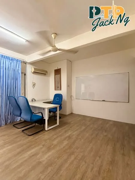Study features: wooden flooring, white walls, 5-blade ceiling fan, wall-mounted air conditioning unit, large whiteboard, blue office chairs, desk with white surface, curtains in light blue fabric; style: modern.