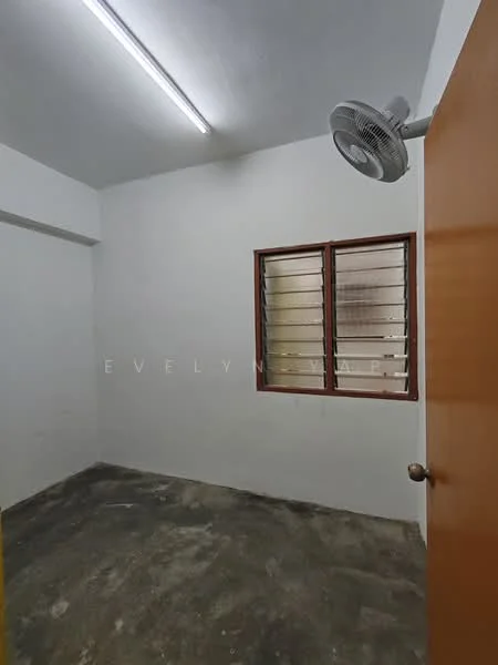 Room features: white painted walls, concrete flooring, single window with metal grille, ceiling fan, wooden door with knob, fluorescent ceiling light; style: minimalist.