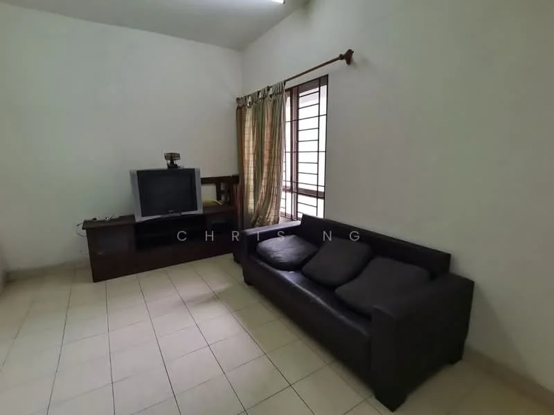 Living features: light beige tiled flooring, white painted walls, window with metal grille, curtains in beige, black leather sofa, wooden TV console, CRT television, wall-mounted shelf.
