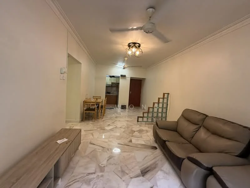 Living features: marble flooring, white painted walls, 5-blade ceiling fan with light, sofa in beige leather, wooden TV console, dining table for 4, staircase with glass block railing, recessed lighting; style: modern.