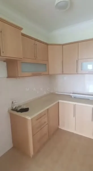 Kitchen features: light wood cabinetry, laminate countertop, single-bowl stainless-steel sink, chrome faucet, glass-front upper cabinets, built-in oven, ceramic tile backsplash, neutral wall colour, vinyl flooring, recessed ceiling lights; style: modern.
