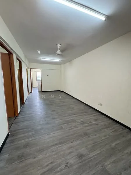 Room features: laminate flooring, white painted walls, ceiling fan, door frames, light fixtures, baseboards, windows, open layout.