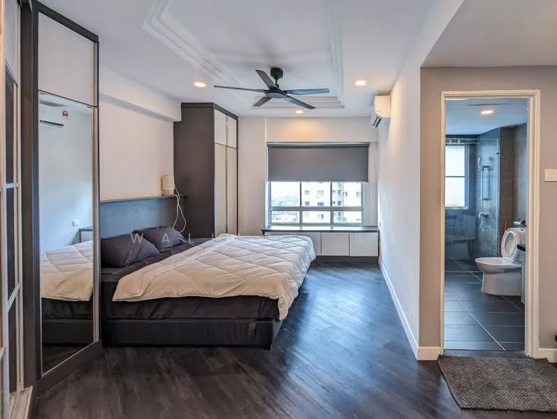 Bedroom features: king-size bed with white bedding, upholstered headboard, 2 bedside lamps, built-in wardrobe with mirrored doors, ceiling fan with light, window with roller blinds, dark wood flooring, wall-mounted air conditioning unit, decorative ceiling with crown moulding; style: modern; view: city. Bathroom features: one-piece toilet, shower area with glass enclosure, tile flooring, vanity with sink, mirror above vanity; style: modern.