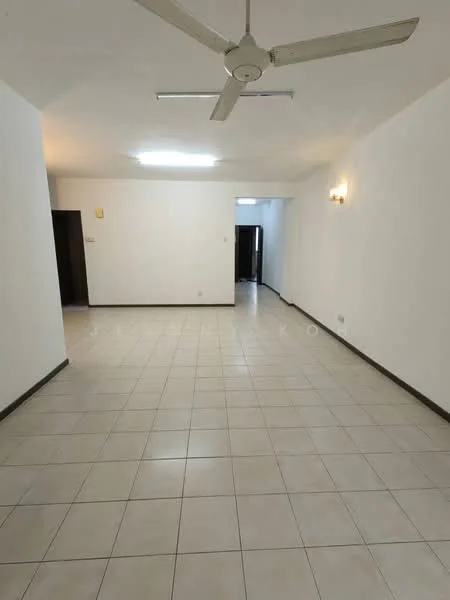 Living features: white painted walls, ceramic tile flooring, 5-blade ceiling fan, recessed ceiling lights, wall sconce, open layout, doorway leading to other rooms, neutral color scheme; style: modern.
