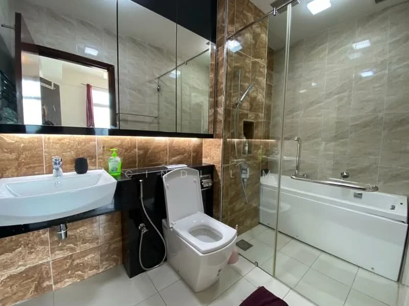 Bathroom features: single-sink vanity with white basin, chrome basin mixer faucet, mirrored wall, bathtub with glass enclosure, handheld shower, one-piece toilet, tile cladding on walls, ceramic tile flooring, recessed downlights, dark cabinetry, green cleaning product on vanity; style: modern.