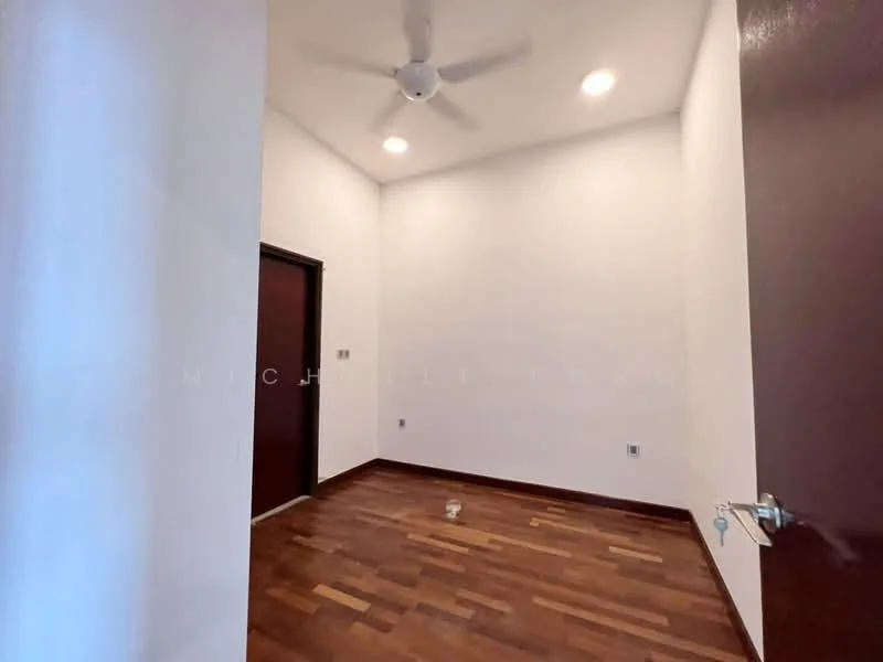Room features: wooden flooring, white painted walls, ceiling fan, recessed downlights, single door, door handle, power outlet, light switch; style: modern.