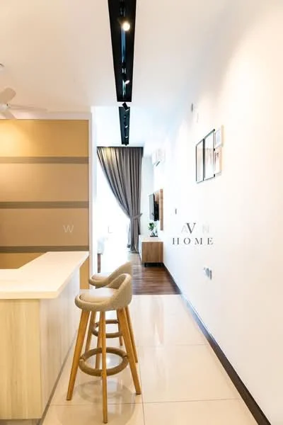 Room features: white painted walls, wooden flooring, recessed LED downlights, ceiling fan, bar stool with wooden legs and fabric seat, kitchen island with white countertop, curtains in grey fabric, wall-mounted TV, decorative wall art, open space layout; style: modern.
