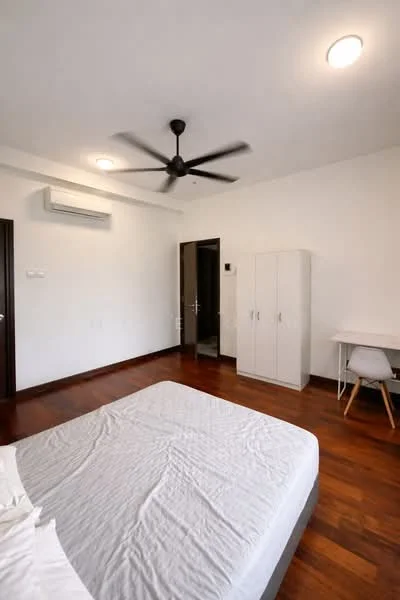 Bedroom features: wooden flooring, white painted walls, 5-blade ceiling fan, wall-mounted split AC, queen-size bed, built-in wardrobe with sliding doors, study desk, white chair; style: modern.