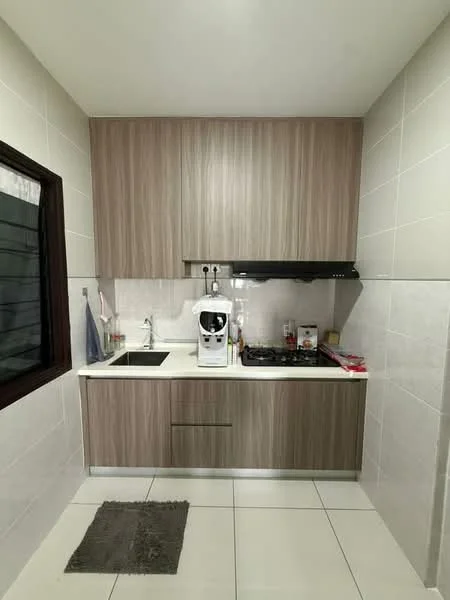 Kitchen features: brown wooden cabinetry, white countertop, single-bowl stainless-steel sink, chrome pull-down faucet, built-in gas stove, built-in range hood, white tiled backsplash, grey rug, white ceramic tile flooring, window with black frame; style: modern.