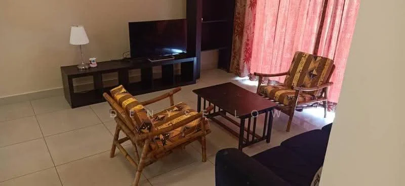 Living features: sofa in dark blue fabric, 2 rattan armchairs with patterned upholstery, wooden coffee table, TV console in dark wood, flat-screen TV, lampshade table lamp, floor-to-ceiling curtains in red, ceramic tile flooring, neutral painted walls; style: contemporary.