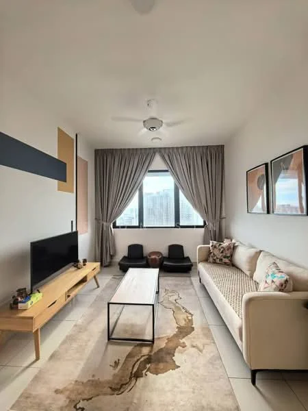 Living features: 3-seater fabric sofa in beige, wood coffee table with black metal frame, wall-mounted TV, ceiling fan, floor-to-ceiling windows, sheer curtains, decorative wall art, area rug with map design, two black armchairs, light-colored walls, tile flooring; style: modern; view: city.