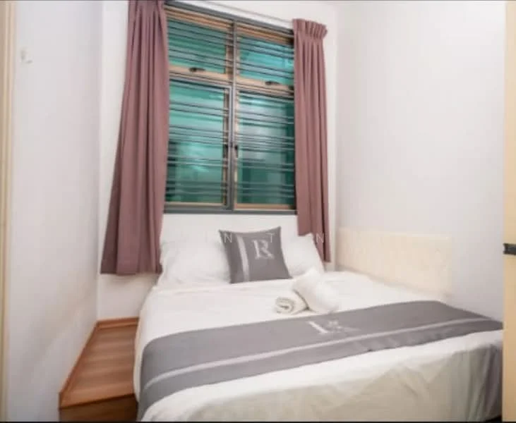 Bedroom features: queen-size bed with white bedding, decorative pillow with letter 'R', wooden flooring, white painted walls, curtains in light mauve, window with horizontal blinds, bedside wall with upholstered headboard, wooden step or platform; style: modern.