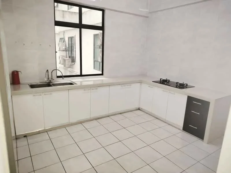 Kitchen features: white cabinetry, light grey countertop, double-bowl stainless-steel sink, chrome pull-down faucet, 4-burner gas hob, white tiled backsplash, white tiled flooring, large window with view to outdoor area; style: modern.