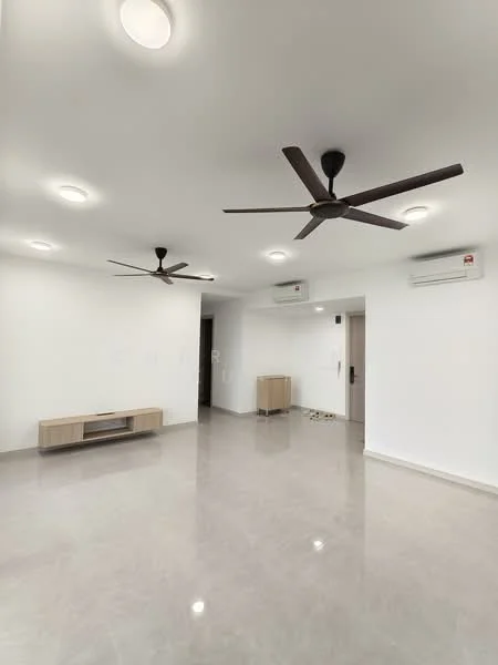 Living features: white painted walls, polished ceramic tile flooring, 2 ceiling fans, recessed LED downlights, wall-mounted air conditioning unit, wooden TV console, open space layout; style: modern.