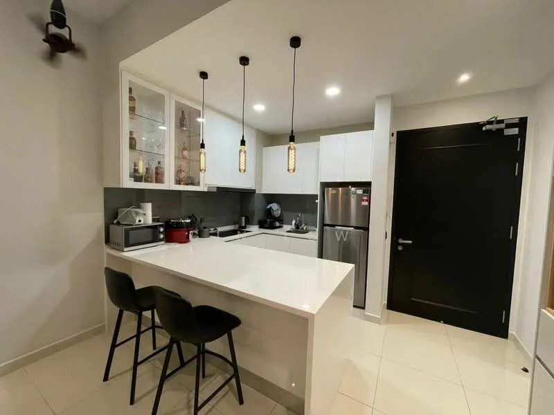 Kitchen features: white cabinetry with glass-front upper cabinets, grey backsplash, white quartz countertop, stainless-steel fridge, built-in microwave, freestanding range oven, 3-blade ceiling fan, pendant lighting, bar seating with 3 black stools, tile flooring, single-bowl stainless-steel sink, chrome pull-down faucet; style: modern.