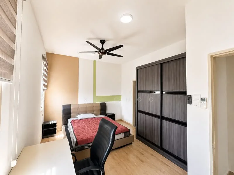 Bedroom features: queen-size bed with red bedspread, upholstered headboard, 2 bedside lamps, built-in wardrobe with sliding doors, study desk, black office chair, wooden flooring, ceiling fan with 5 blades, window with roller blinds, accent wall in light brown, white painted walls; style: modern.