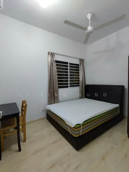 Bedroom features: queen-size bed with black leather headboard, white walls, light wood flooring, 5-blade ceiling fan, window with horizontal slats, curtains in beige, study desk with chair, built-in wardrobe; style: modern.