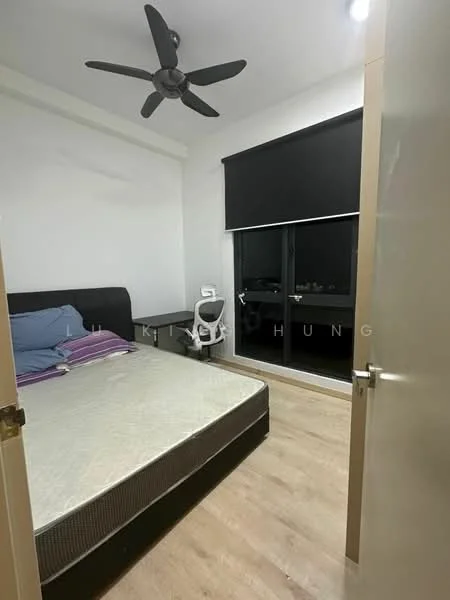 Bedroom features: queen-size bed, upholstered headboard, 2 pillows, wooden flooring, 5-blade ceiling fan, blackout roller blinds, desk with chair, floor-to-ceiling windows; style: modern.