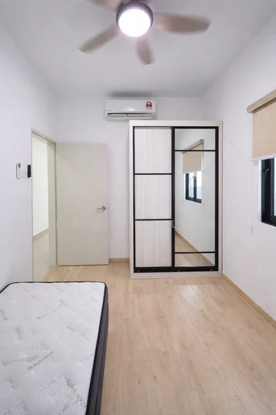 Bedroom features: wooden flooring, white painted walls, ceiling fan, built-in wardrobe with sliding doors, window with roller blinds, air conditioning unit, single bed mattress, door to hallway; style: modern.