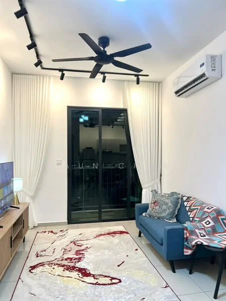 Living features: 3-seater fabric sofa in blue, decorative throw pillow with geometric pattern, area rug with abstract design, wall-mounted TV, TV console, floor-to-ceiling windows, sheer curtains, blackout curtains, 5-blade ceiling fan with light, wall-mounted split AC, recessed LED downlights; style: modern.
