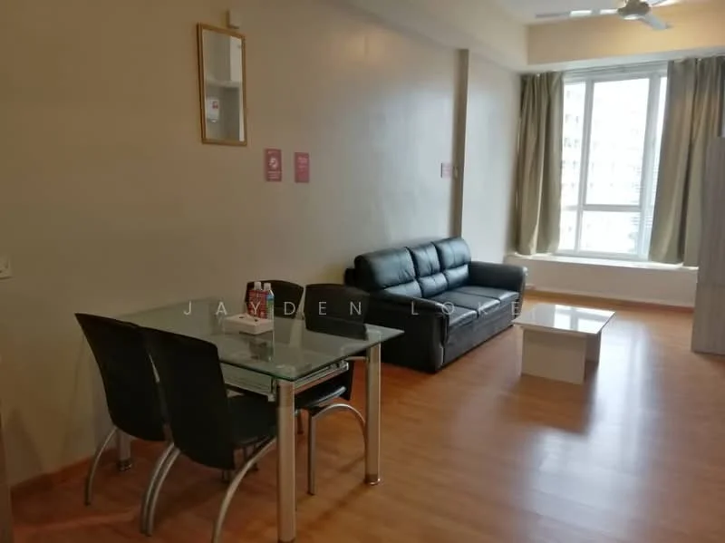 Living features: black leather sofa, glass coffee table, dining table with four black chairs, laminate flooring, floor-to-ceiling windows, curtains, ceiling fan, light-colored walls; style: modern.