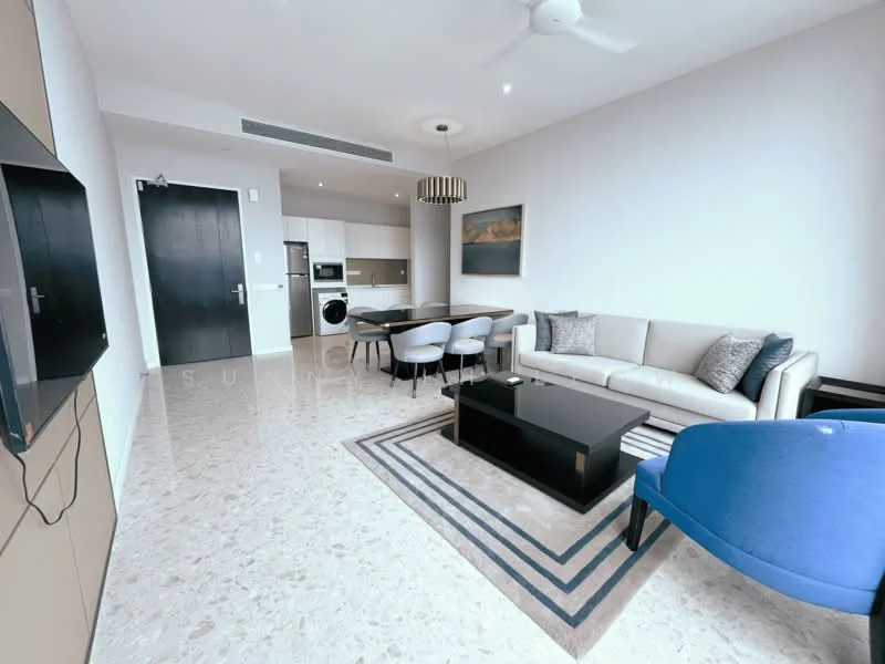 Living features: sofa in light grey, coffee table in black, area rug with geometric pattern, wall-mounted TV, ceiling fan with light, dining table with four chairs, open kitchen with white cabinetry, stainless-steel washing machine, stainless-steel fridge, marble flooring, light-colored walls, large window with natural light; style: modern.