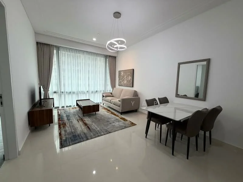 Living features: sofa in light beige, 3-seater fabric sofa, coffee table, TV console, wall-mounted TV, area rug with geometric pattern, floor-to-ceiling windows with sheer curtains, chandelier with modern design, decorative mirror, dining table for 6 with upholstered chairs, light-colored walls, polished tile flooring; style: modern.