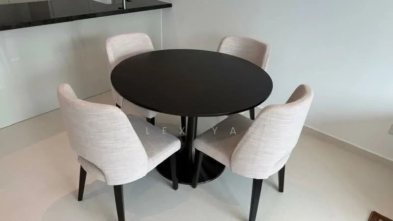 Dining features: round dining table with black surface, 4 upholstered dining chairs in light fabric, minimalist design, smooth flooring, neutral wall colour, modern lighting fixture above table; style: modern.