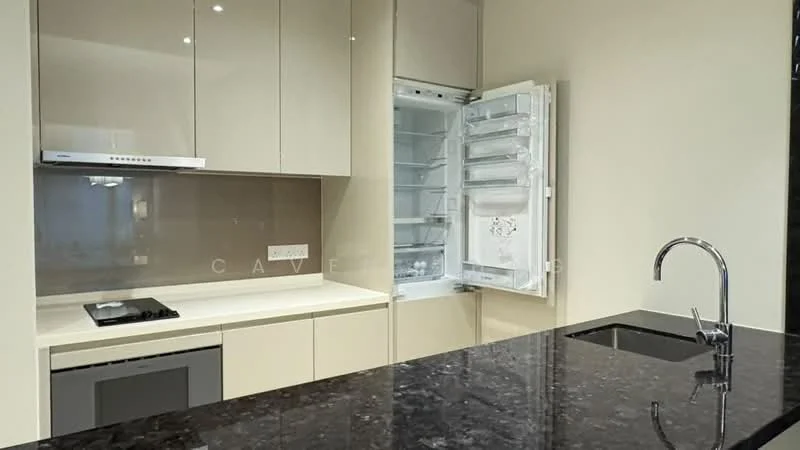 Kitchen features: white cabinetry, black granite countertop, built-in oven, 4-burner gas hob, stainless-steel sink, chrome pull-down faucet, refrigerator with freezer compartment, glass backsplash, recessed downlights; style: modern.