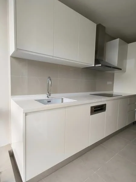 Kitchen features: white glossy cabinetry, single-bowl stainless-steel sink, chrome pull-down faucet, white quartz countertop, built-in oven, stainless-steel range hood, ceramic tile backsplash, grey floor tiles, recessed downlights; style: modern.