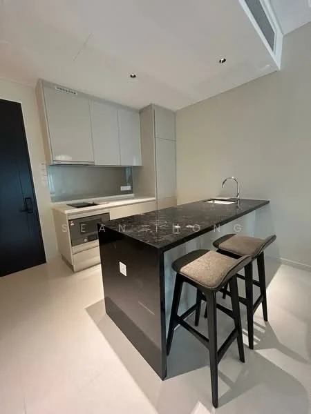 Kitchen features: black granite countertop, single-bowl stainless-steel sink, chrome pull-down faucet, flat-panel grey cabinets, built-in oven, 4-burner gas hob, white backsplash, bar seating with two stools, recessed downlights, light-colored walls, tile flooring; style: modern.