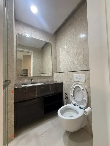 Bathroom features: single-sink vanity with dark wood cabinet, marble countertop, large framed mirror, wall-mounted faucet, one-piece toilet, tile cladding on walls, light-colored tile flooring, recessed downlights; style: modern.