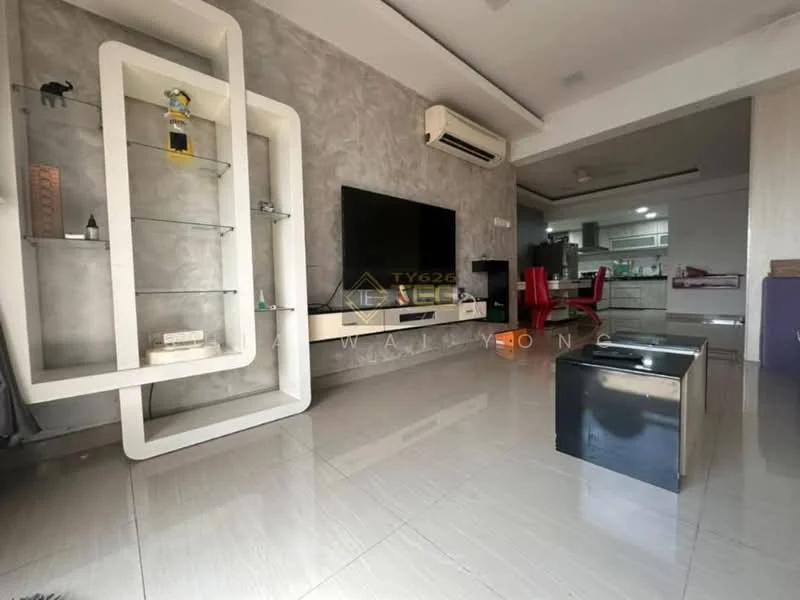Living features: grey accent wall, glossy tile flooring, wall-mounted TV, white entertainment unit, glass display shelf, air conditioning unit, recessed ceiling lights, black coffee table, red dining chairs, open kitchen view; style: modern.