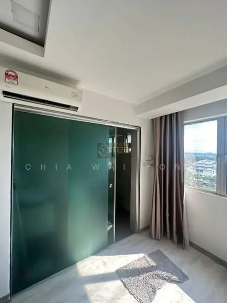 Room features: wall-mounted split AC, floor-to-ceiling windows, green sliding glass door, curtains, light-colored flooring, recessed ceiling, area rug, natural light; style: modern; view: city.