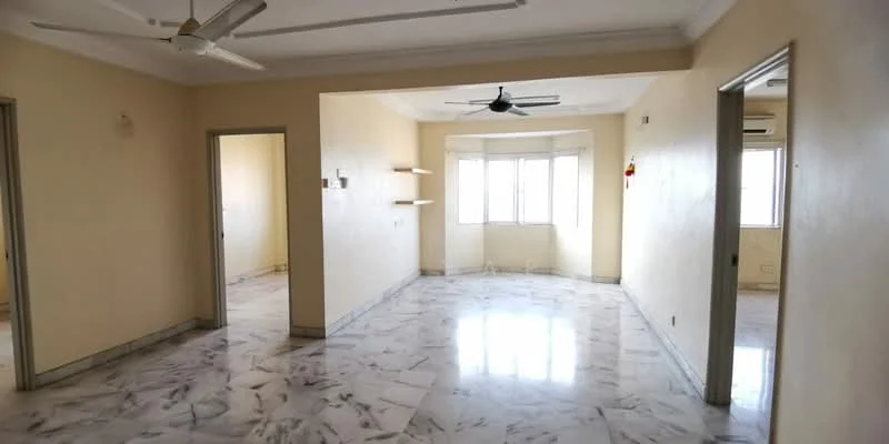 Living features: marble flooring, cream painted walls, ceiling fan, 5-blade ceiling fan, large windows, wall-mounted shelves, natural light, open layout. Room features: cream painted walls, marble flooring, large windows, natural light.