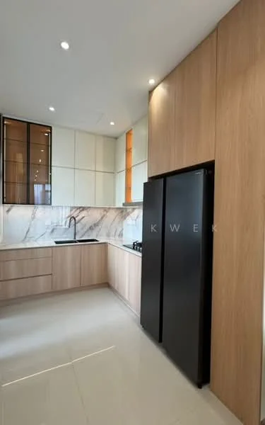 Kitchen features: black stainless-steel fridge, single-bowl stainless-steel sink, chrome pull-down faucet, marble backsplash, wood cabinetry, flat-panel cabinetry, built-in oven, 4-burner gas hob, recessed LED downlights, white tiled flooring, open shelving, glass-front upper cabinets; style: modern.