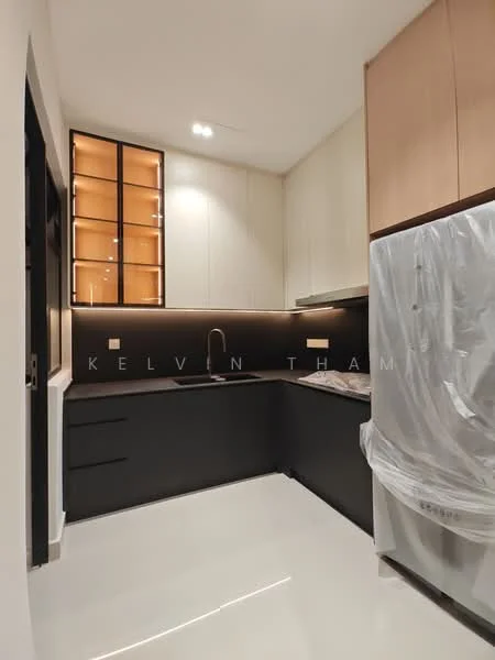Kitchen features: white upper cabinets, black lower cabinets, marble countertop, single-bowl stainless-steel sink, chrome pull-down faucet, built-in oven, stainless-steel fridge, recessed downlights, glass display cabinets, smooth white walls, polished tile flooring; style: modern.