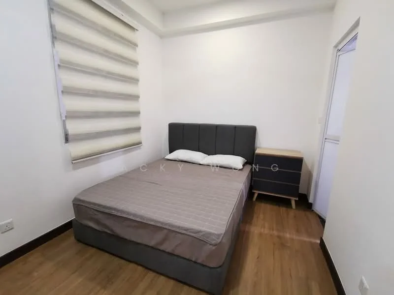 Bedroom features: queen-size bed, upholstered headboard, wooden bedside table, laminate flooring, white painted walls, roller blinds, window with natural light, minimalist decor; style: modern.