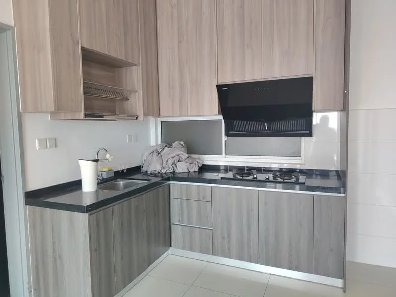 Kitchen features: laminate cabinetry in wood finish, black countertop, single-bowl stainless-steel sink, chrome pull-down faucet, built-in gas hob, built-in range hood, open shelving, white tiled backsplash, ceramic tile flooring, recessed downlights; style: modern.