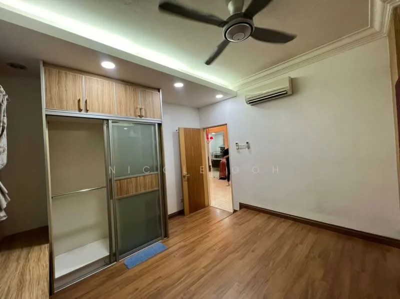Room features: wooden flooring, white painted walls, ceiling fan, wall-mounted split AC, glass shower enclosure, wooden cabinet, door to another room, recessed lighting, blue bath mat; style: modern.